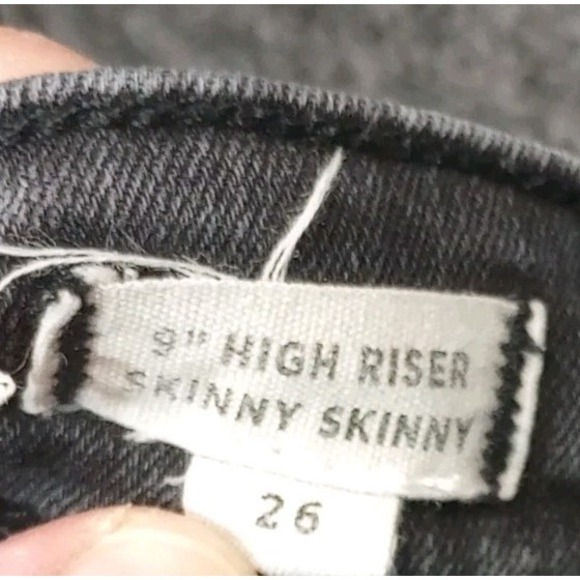 Madewell Jeans Sz 26 Black 9 Inch High Rise Skinny Distressed Raw Hem Light Wash - Picture 9 of 16